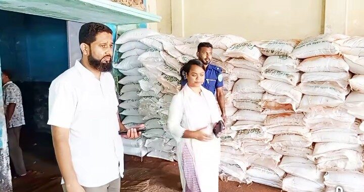 সারের লুটপাট রোধে দিনাজপুর বীরগঞ্জে ভ্রাম্যমান আদালতের সফল অভিযান, ২ দফায় ২৩৪০ বস্তা সার জব্দ, ২ জনের কারাদন্ড।