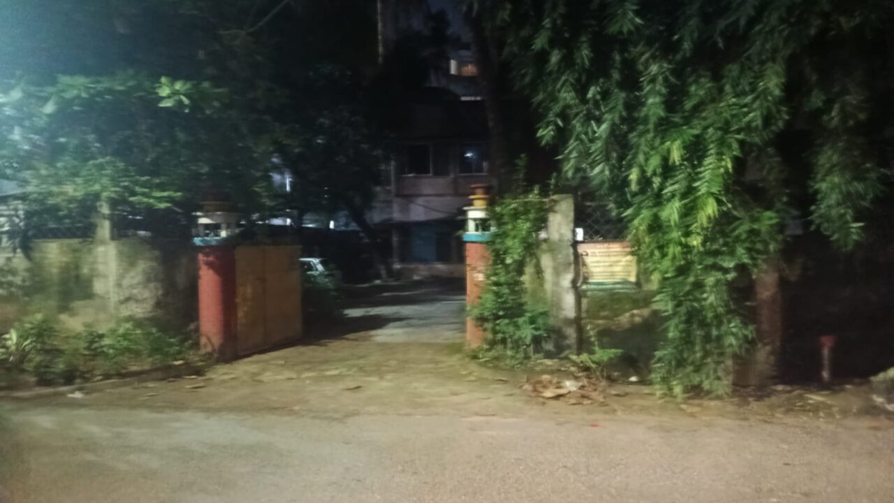 নিজ গ্রামে পাকা বাড়ি, তবু উদ্বাস্তু পরিচয়ে সরকারি প্রথম শ্রেণির বাসভবন দখল!