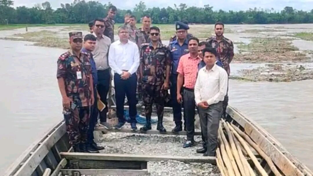 তিস্তায় অবৈধ পাথর উত্তোলন,নীলফামারীতে ১৬ নৌকা ও ৪ ইঞ্জিন ধ্বংস