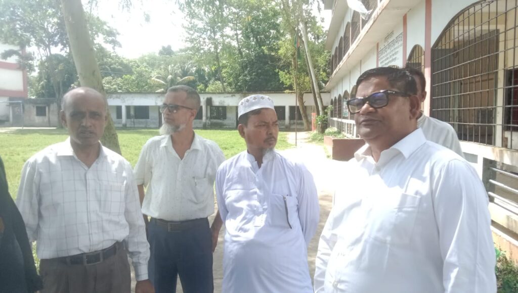 চেড়িয়ারা স্কুল অ্যান্ড কলেজ প্রাঙ্গণে গাছ পরিদর্শন পরিবেশ রক্ষায় সবাইকে বৃক্ষরোপণে এগিয়ে আসার আহ্বান