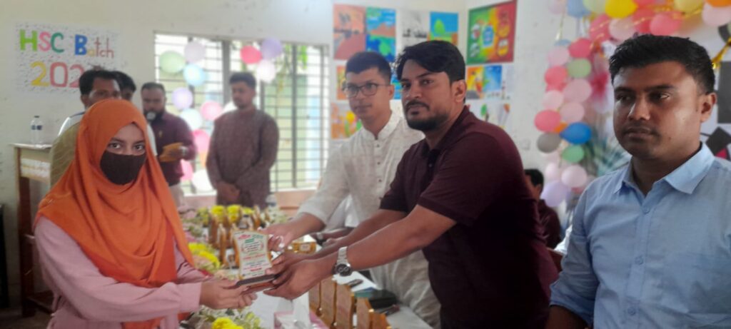 খিলা বাজার স্কুল এন্ড কলেজে একাদশ শ্রেণির নবীন বরণ ও ওরিয়েন্টেশন অনুষ্ঠিত