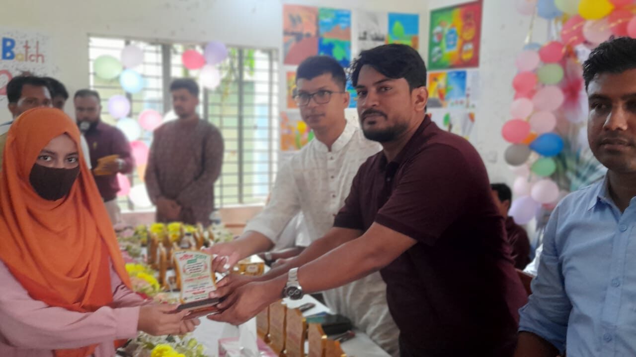 খিলা বাজার স্কুল এন্ড কলেজে একাদশ শ্রেণির নবীন বরণ ও ওরিয়েন্টেশন অনুষ্ঠিত