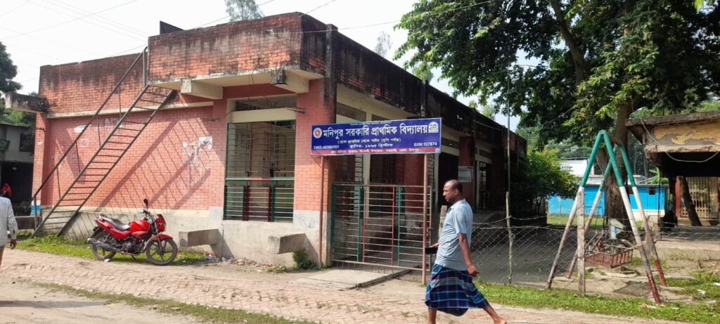 ডাকাতিয়া নদীতে অভিযান: ৬০ পিস চায়না রিং ও ৫ হাজার মিটার কারেন্ট  জাল পুড়িয়ে ধ্বংস